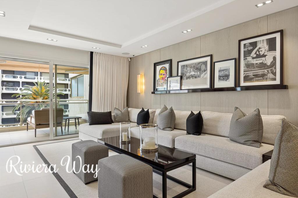 6 room apartment in Cannes, photo #1, listing #106247904