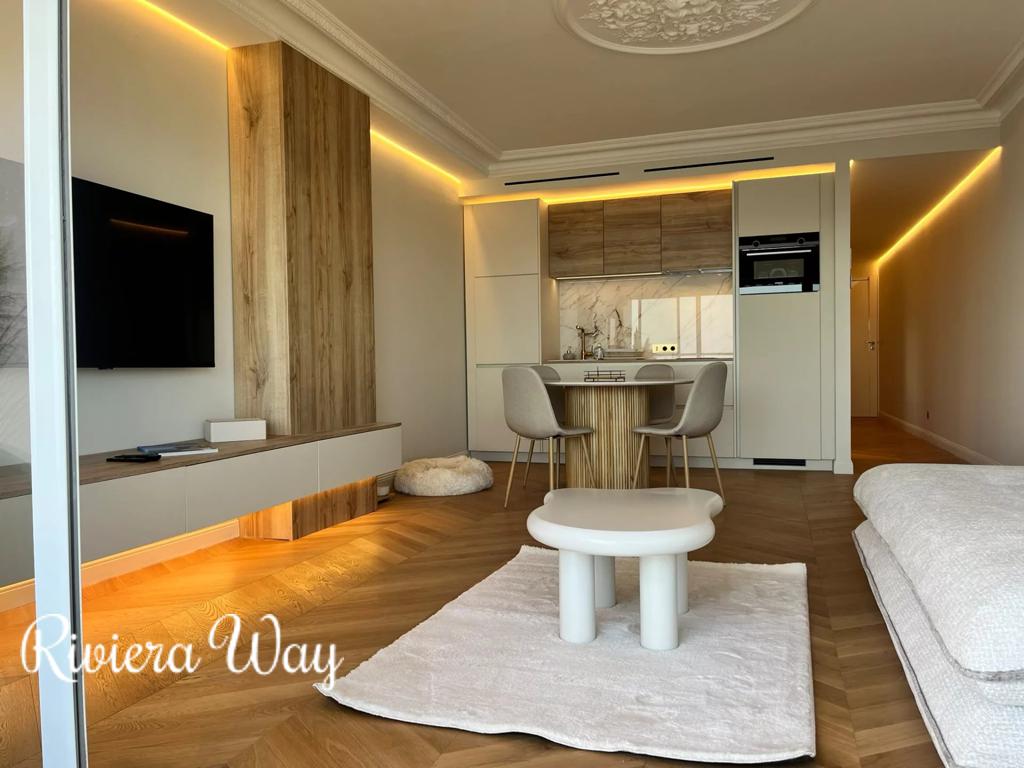 2 room apartment in Cannes, photo #3, listing #106857072