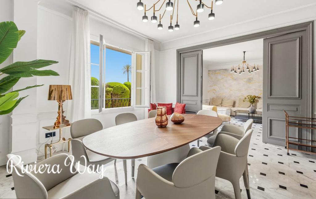 5 room apartment in Cannes, photo #1, listing #106461180