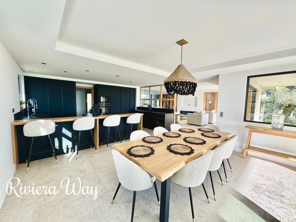 5 room villa in Sainte-Maxime, photo #2, listing #104479830