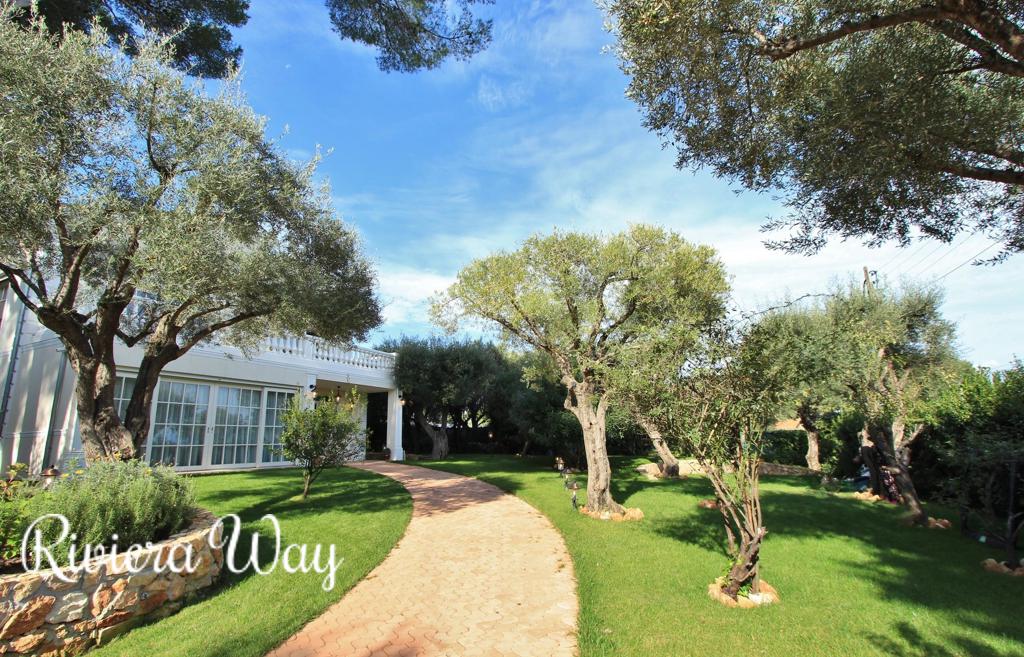 7 room villa in Cap d'Antibes, photo #4, listing #84635880