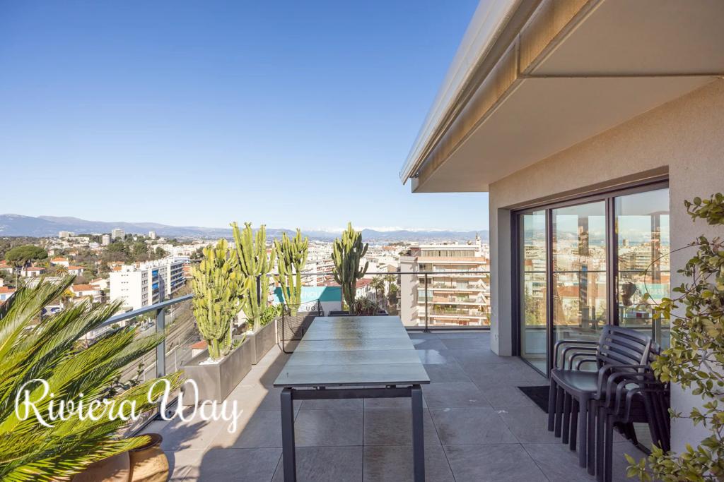 3 room apartment in Antibes, photo #4, listing #105590772