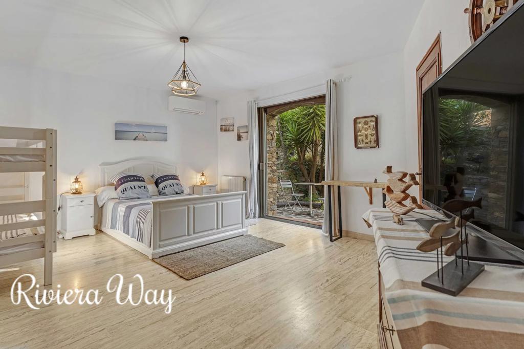 11 room villa in Hyères, photo #1, listing #104190450