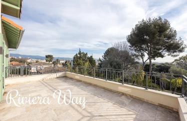 5 room villa in Antibes