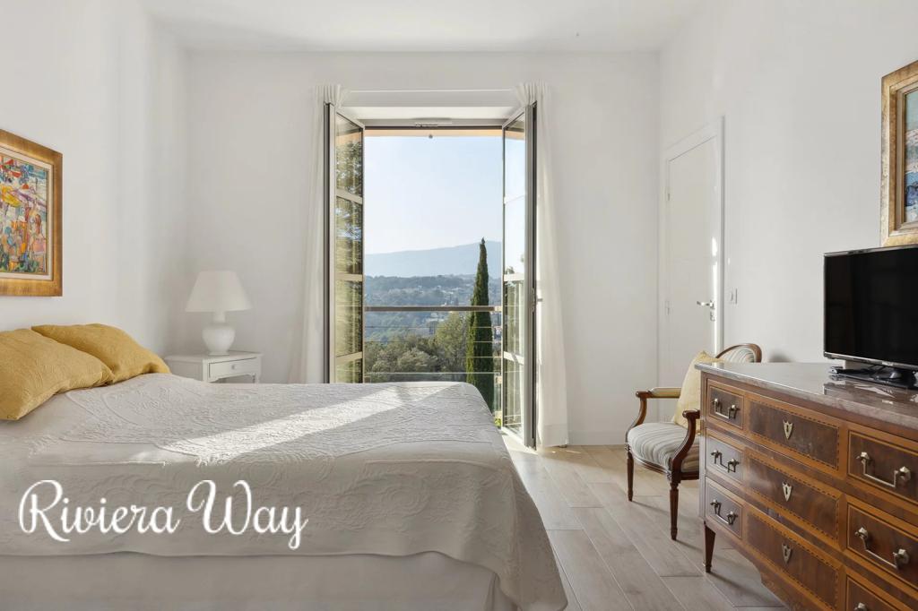 11 room villa in Grasse, photo #10, listing #99430044