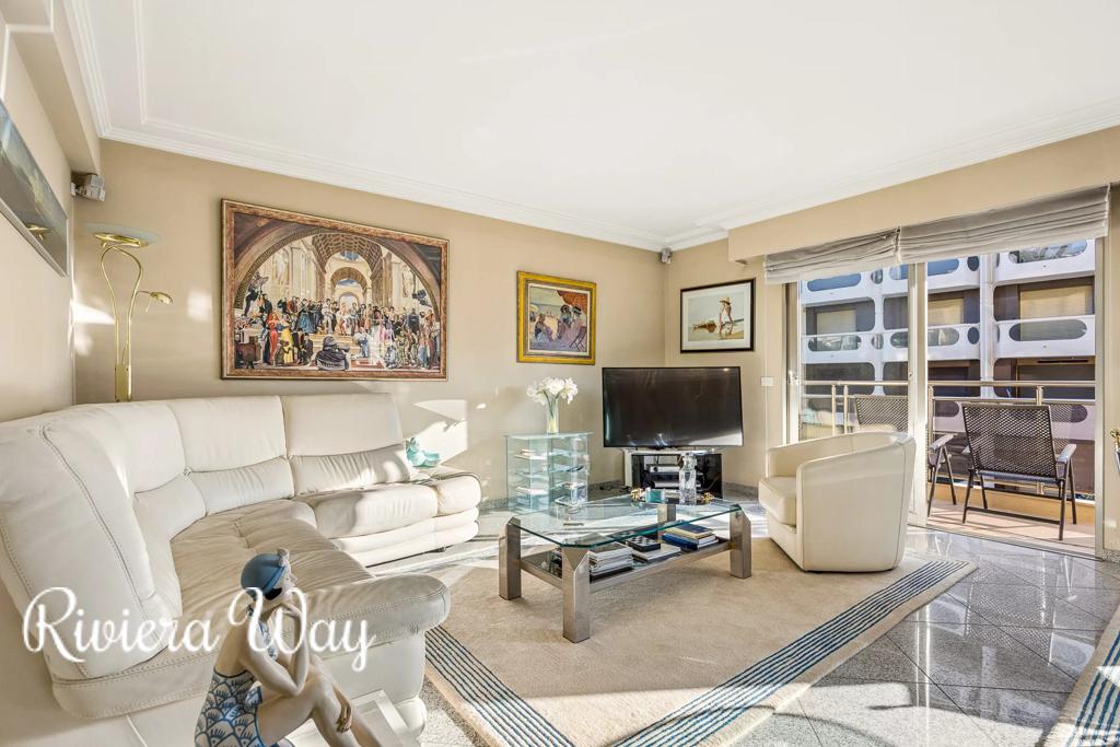 2 room apartment in Cannes, photo #5, listing #105621894