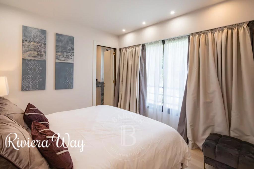 6 room apartment in Cannes, photo #2, listing #102086838