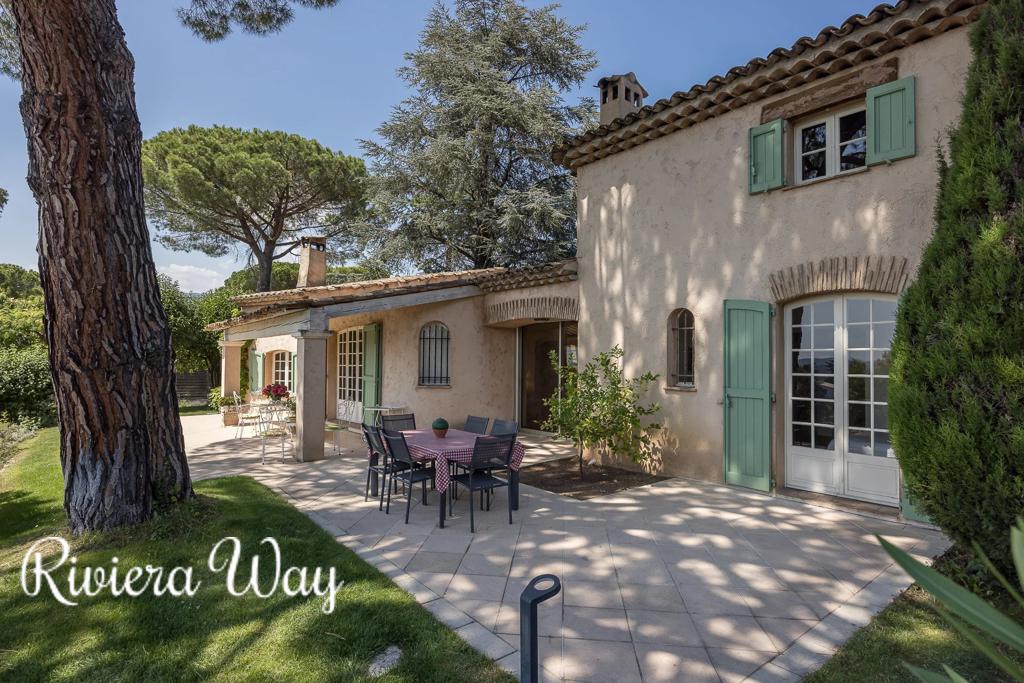 8 room villa in Grasse, photo #2, listing #95414676