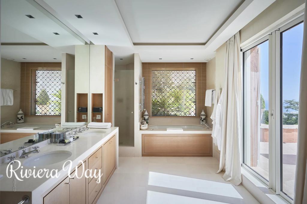 9 room villa in Cannes, photo #10, listing #106425732