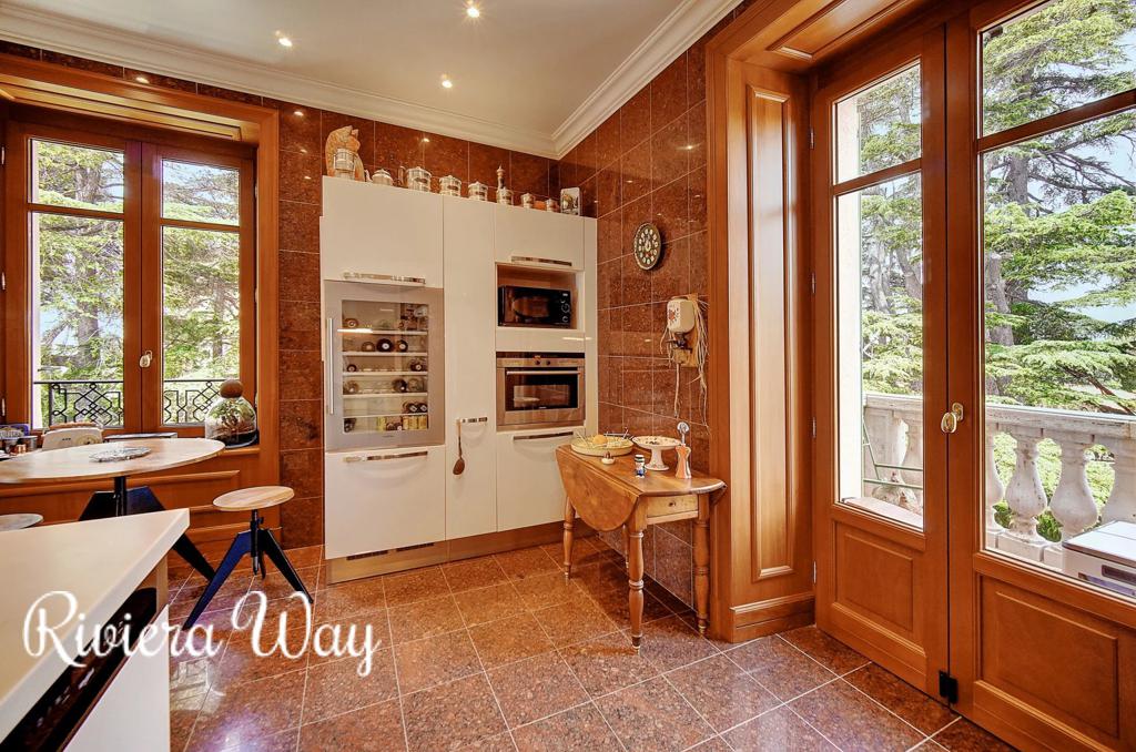 5 room apartment in Cannes, photo #1, listing #103551882