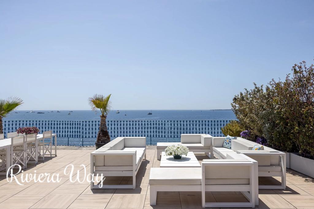 6 room apartment in Juan-les-Pins, photo #1, listing #95123574