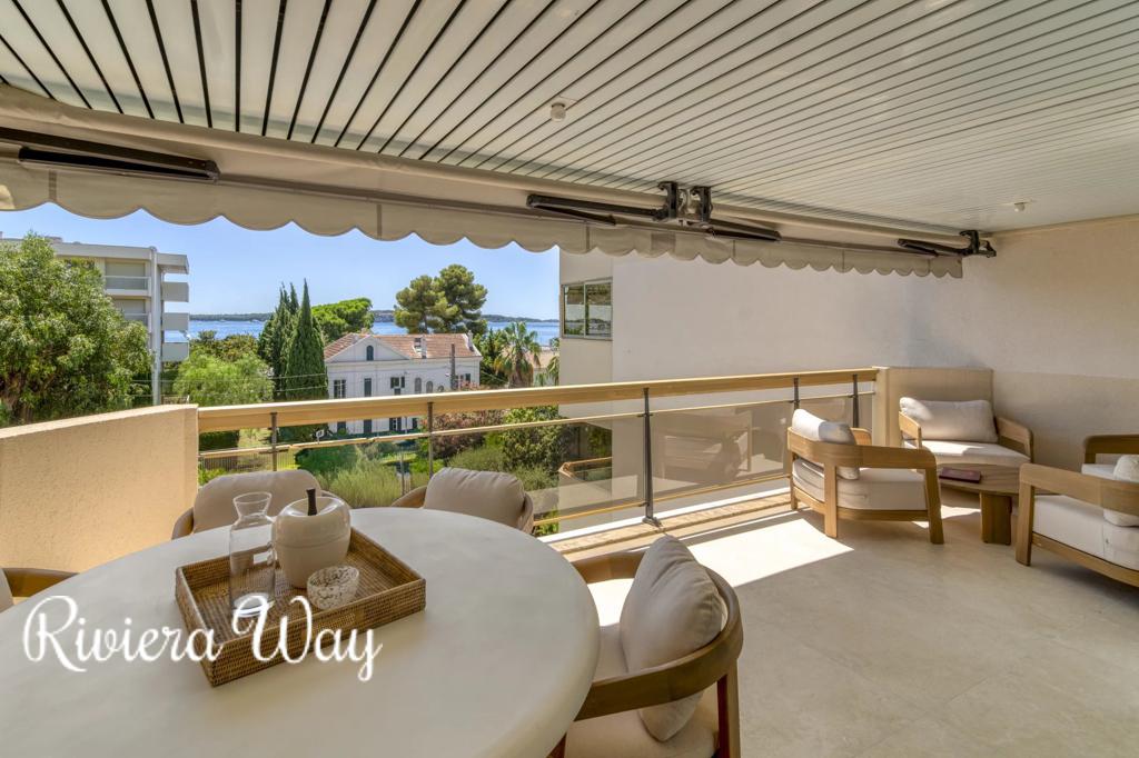 4 room apartment in Cannes, photo #2, listing #107086812