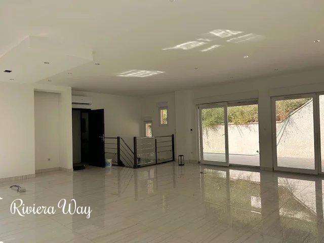 5 room villa in Mougins, photo #3, listing #103467336