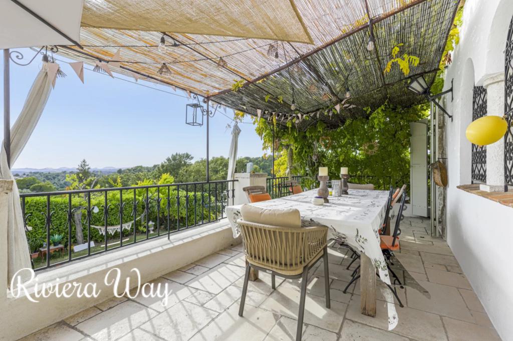 5 room villa in La Gaude, photo #1, listing #104471472