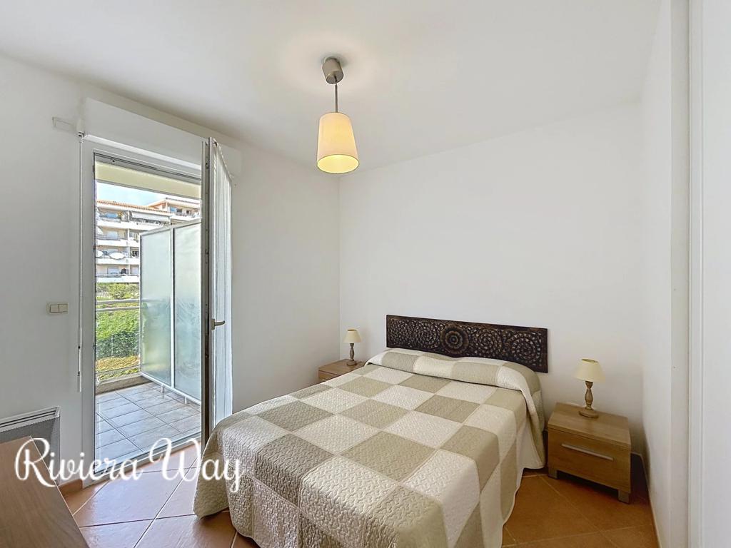 2 room apartment in Juan-les-Pins, photo #9, listing #106127574