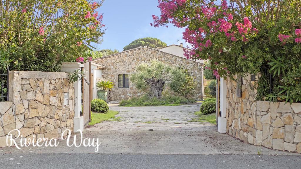 8 room villa in Grimaud, photo #2, listing #103714632
