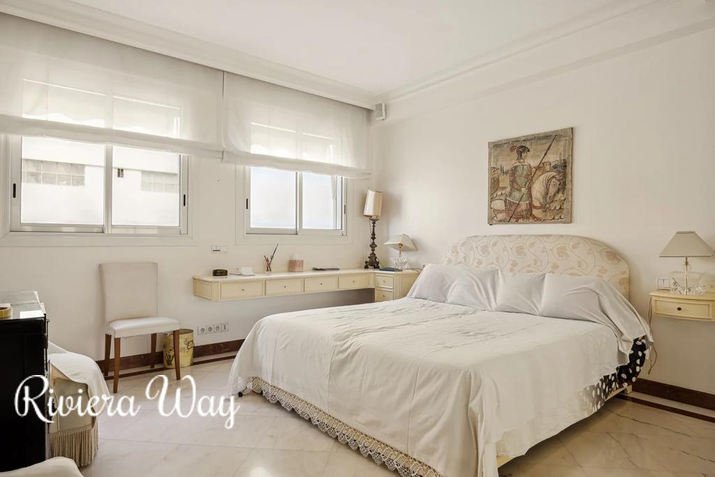 5 room apartment in Cannes, photo #9, listing #99360030