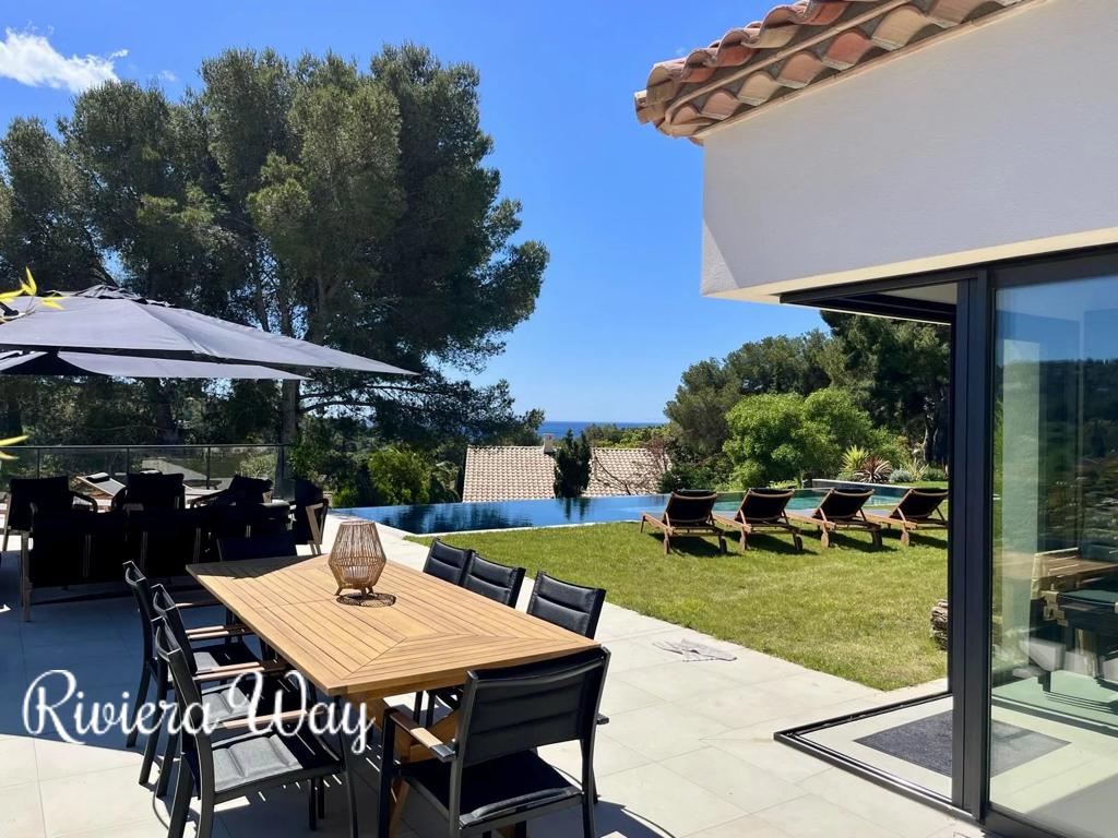 7 room villa in La Croix-Valmer, photo #2, listing #103324410