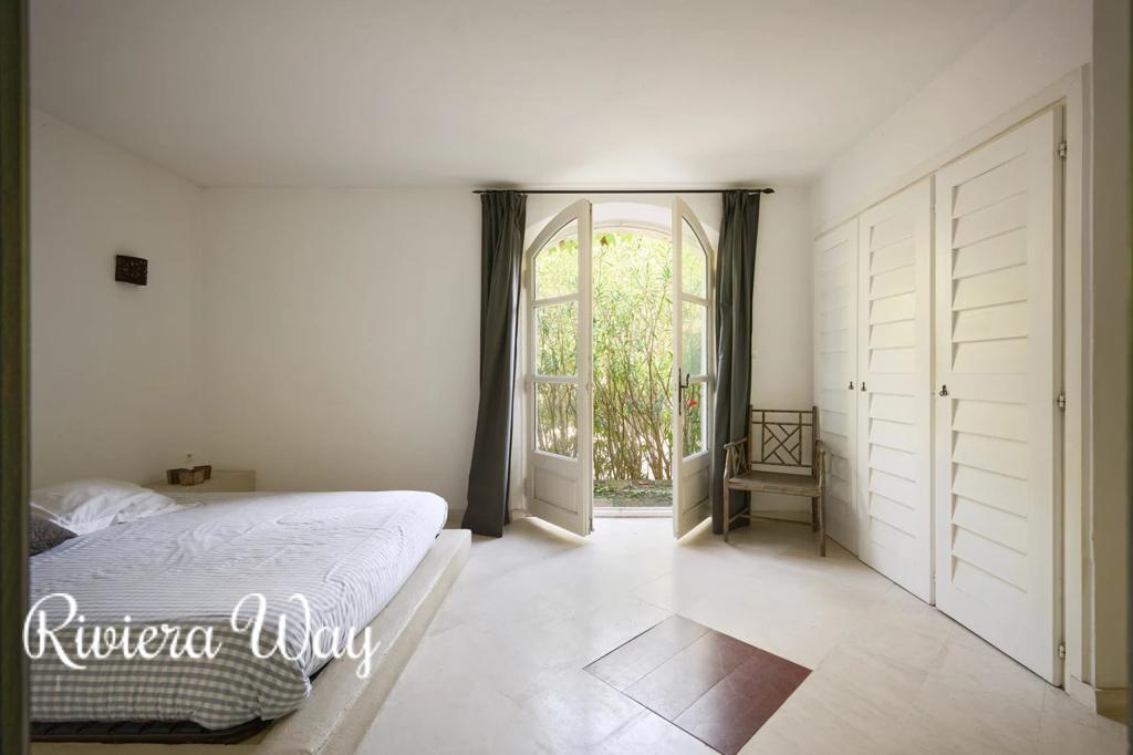 13 room villa in Bormes-les-Mimosas, photo #3, listing #104501502