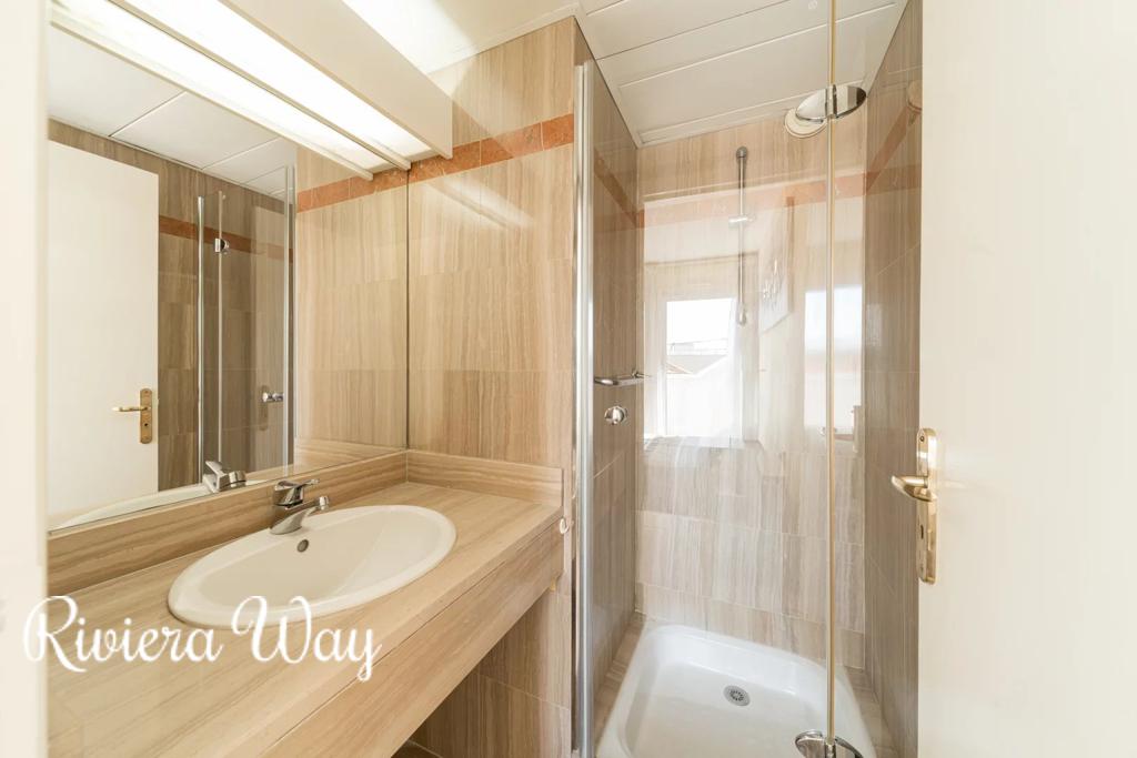 7 room apartment in Cannes, photo #9, listing #105915726
