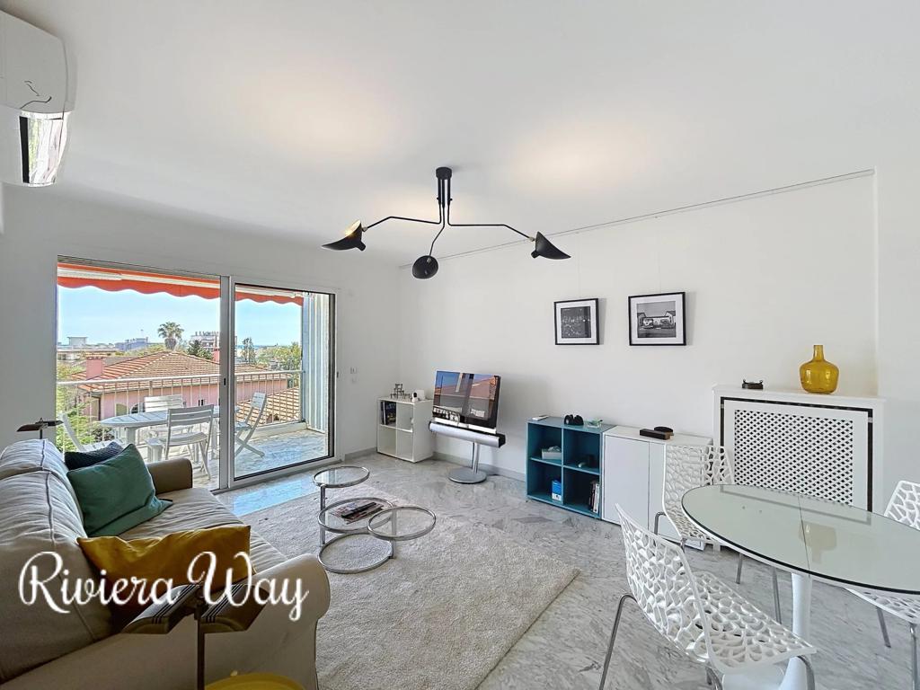 2 room apartment in Antibes, photo #6, listing #106090152