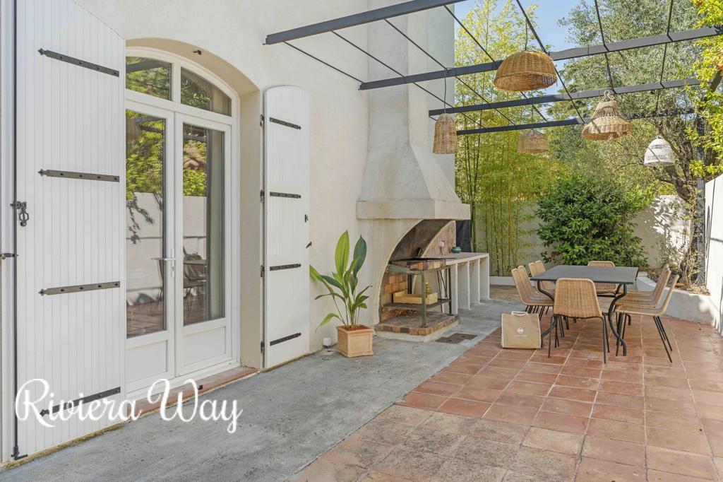 7 room villa in Toulon, photo #4, listing #103975200