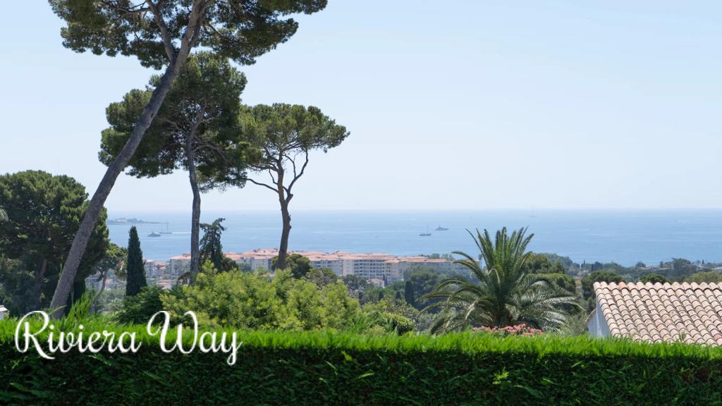 10 room villa in Antibes, photo #7, listing #100447872