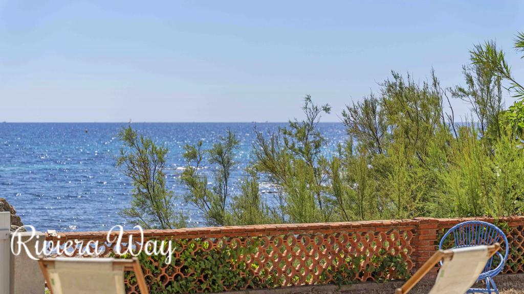 11 room villa in Fréjus, photo #2, listing #103794306