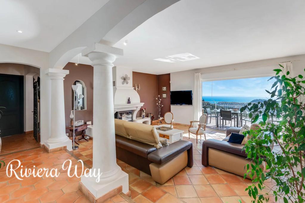 7 room villa in Cavalaire-sur-Mer, photo #5, listing #105455322