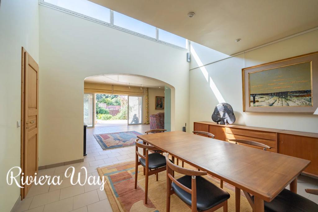 7 room villa in Fréjus, photo #3, listing #104418930