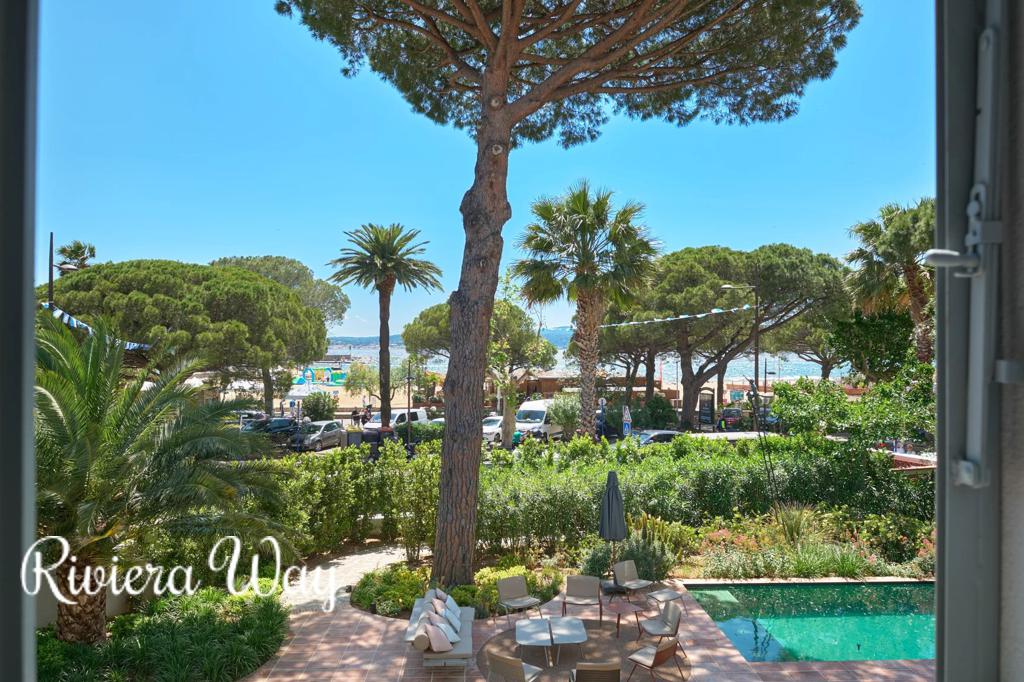 10 room villa in Sainte-Maxime, photo #5, listing #103832148
