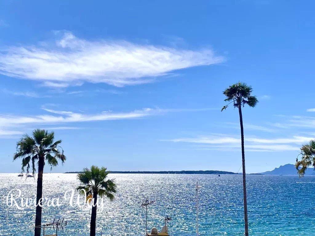 5 room apartment in Juan-les-Pins, photo #3, listing #104029716