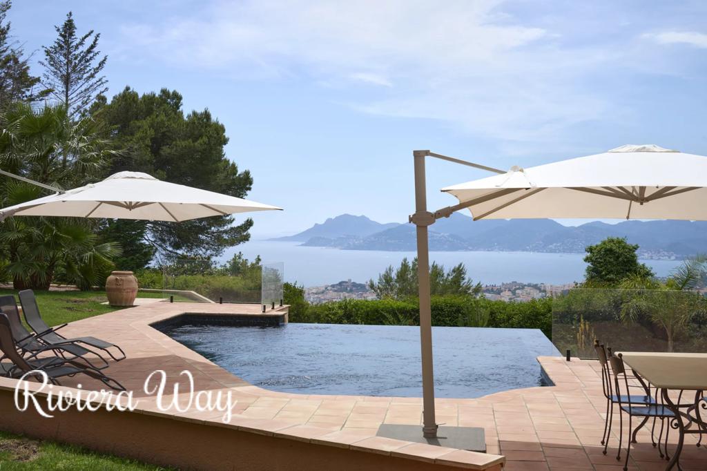 10 room villa in Cannes, photo #2, listing #105737940