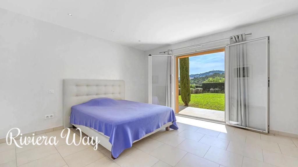 8 room villa in Cavalaire-sur-Mer, photo #8, listing #104236272