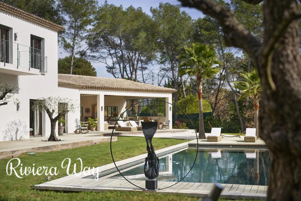 8 room villa in Mougins, photo #3, listing #99375360