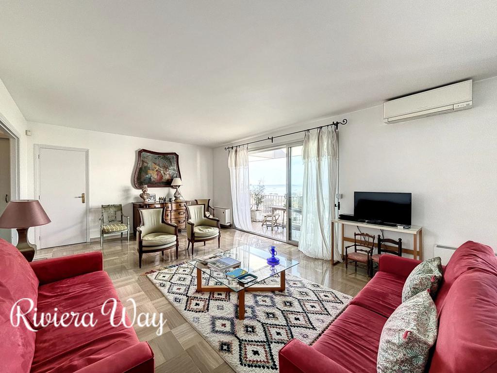 4 room apartment in Antibes, photo #10, listing #101638320