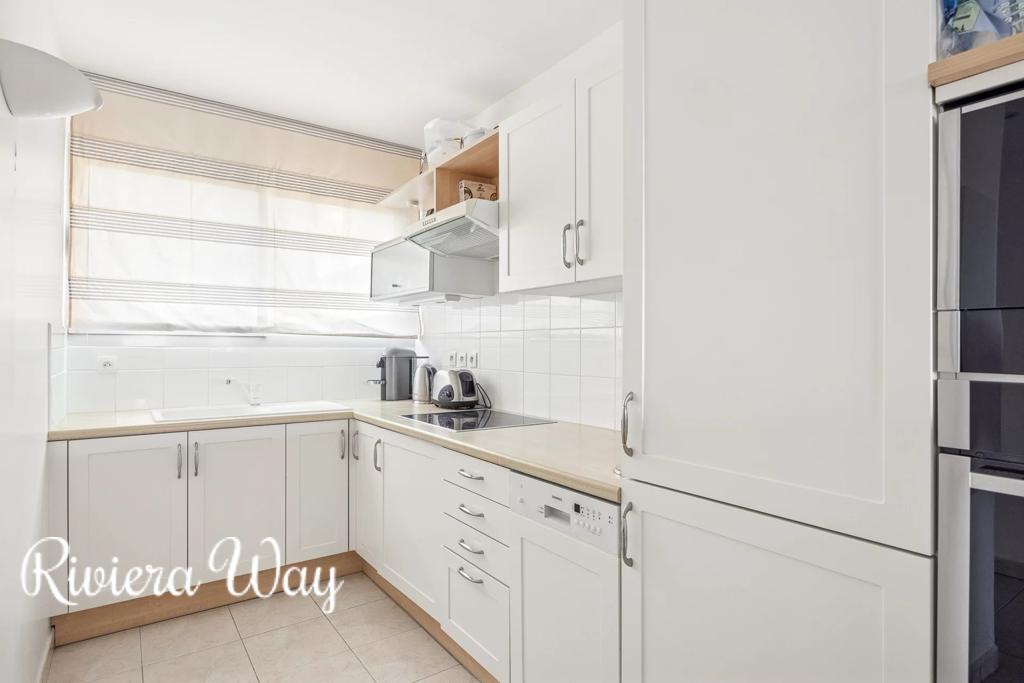 Apartment in Antibes, photo #3, listing #104836452