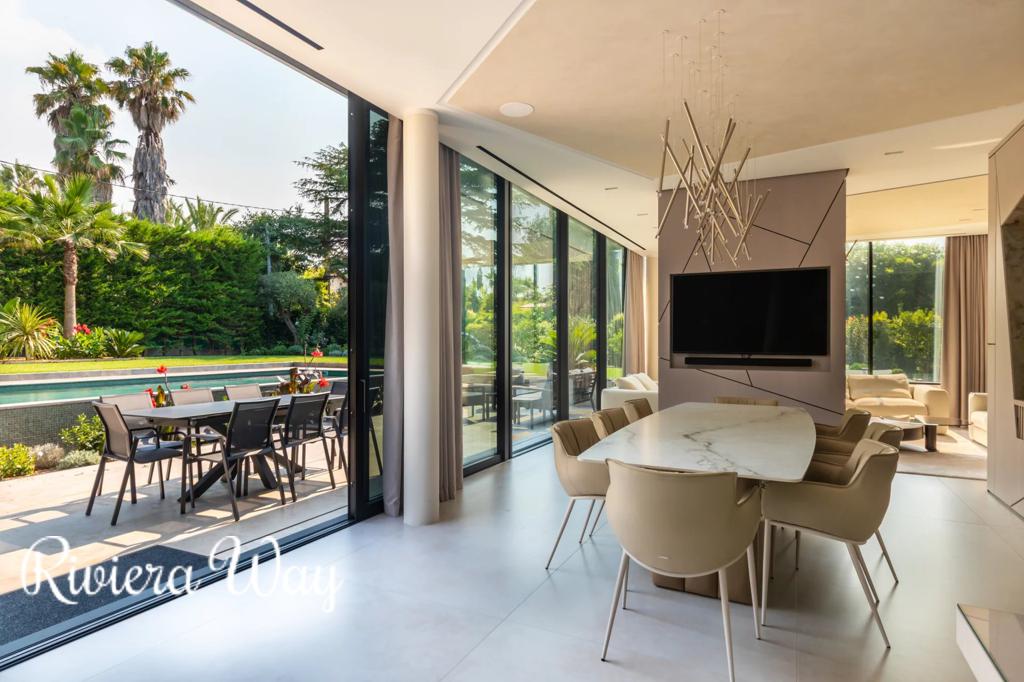 10 room villa in Antibes, photo #3, listing #106757028