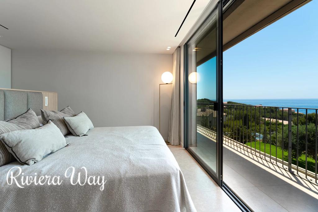 8 room villa in Saint-Cyr-sur-Mer, photo #8, listing #106811670