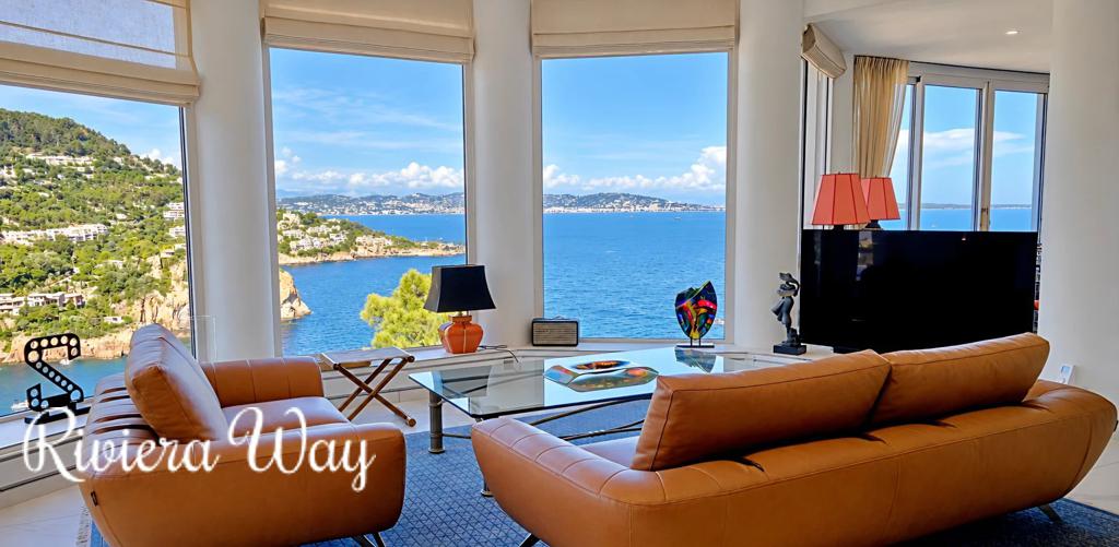 4 room apartment in Theoule-sur-Mer, photo #1, listing #107133096