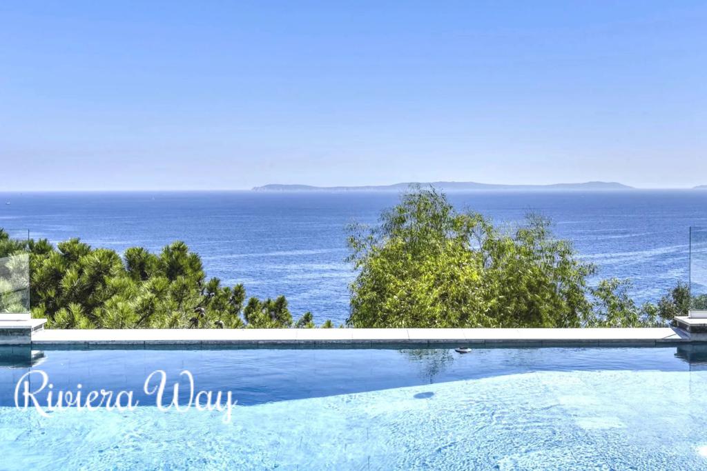 5 room villa in Rayol-Canadel-sur-Mer, photo #3, listing #90031116