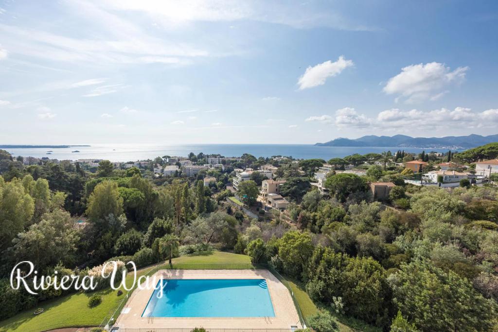 3 room apartment in Cannes, photo #1, listing #107231964
