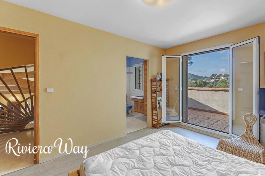 6 room villa in Hyères, photo #7, listing #105532182