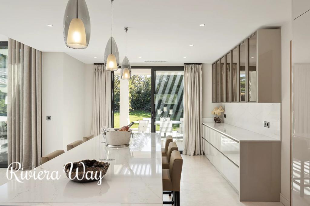 10 room villa in Mougins, photo #5, listing #102921252