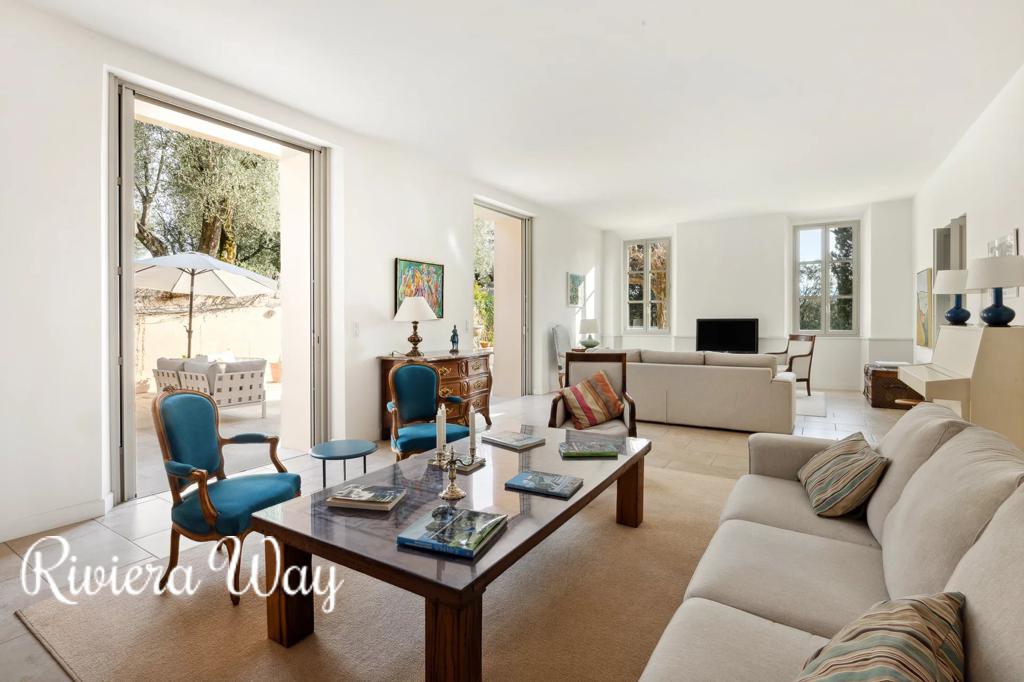 11 room villa in Grasse, photo #2, listing #99430044