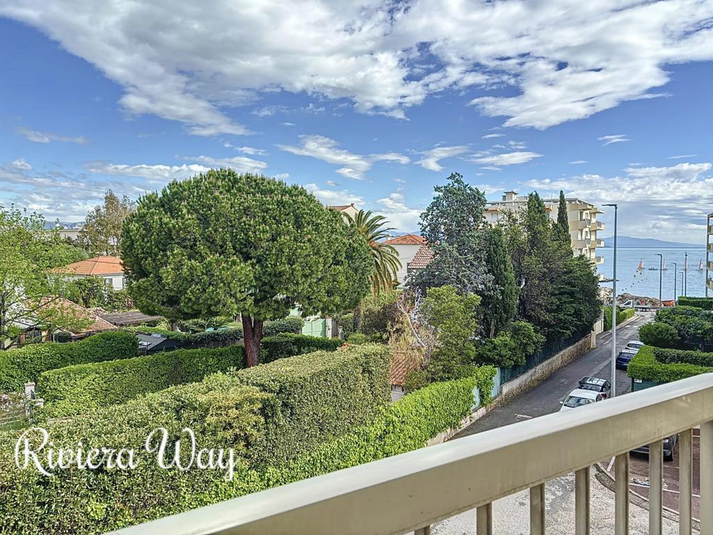 3 room apartment in Antibes, photo #4, listing #99436218