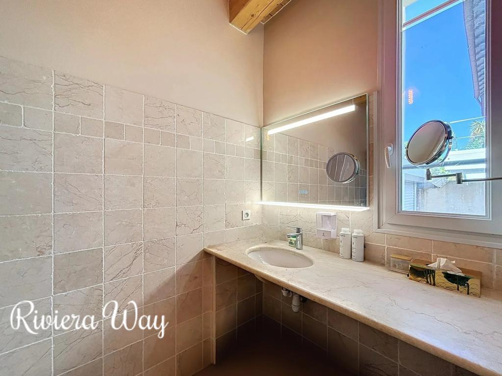 5 room villa in Cap d'Antibes, photo #2, listing #104339214