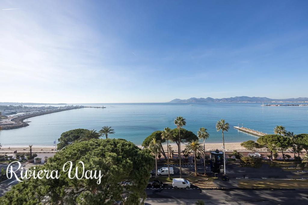 5 room apartment in Cannes, photo #8, listing #99360030