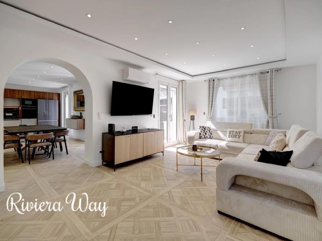 8 room apartment in Juan-les-Pins, photo #6, listing #106787478