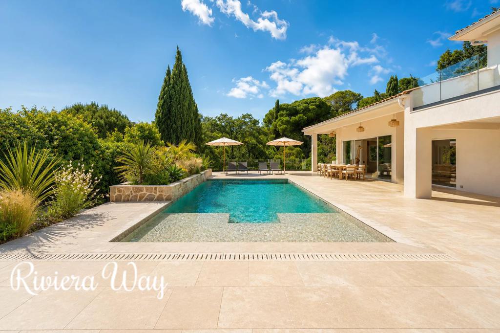 8 room villa in Mougins, photo #2, listing #106401834